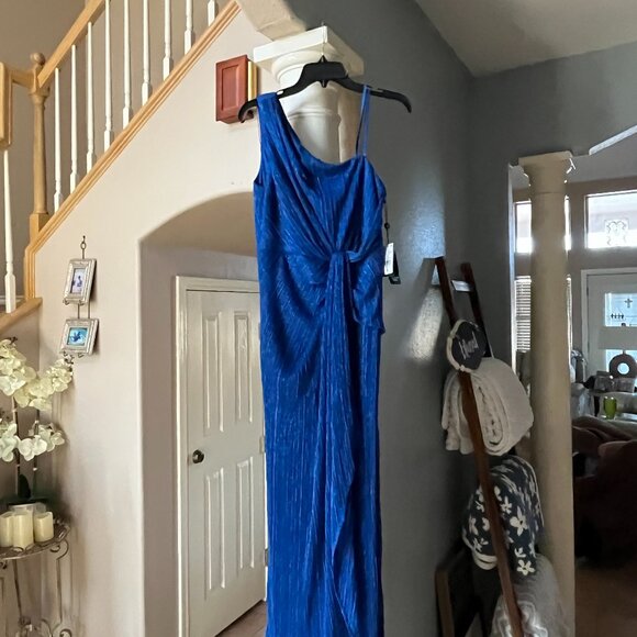 Adrienne Papell Dresses & Skirts - Evening dress, Wedding dress, Prom dress or for formal use